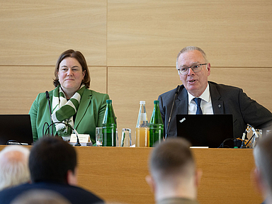 Vizepräsidentin Dr. Katharina Apel und Prälat Burkhard zur Nieden berichteten über laufende Prozesse und die statistische Entwicklung der Personalsituation.