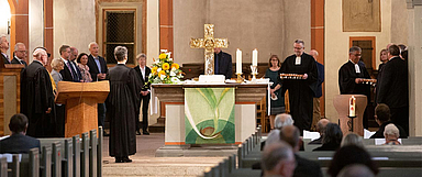 Feierlicher Gottesdienst mit Abendmahl in der Stadtkirche Bad Hersfeld: Am Freitag feierten Pfarrerinnen und Pfarrer das 60., 50.,40. und 25. Jubiläum ihrer Ordination. (Fotos: medio.tv/Schauderna)