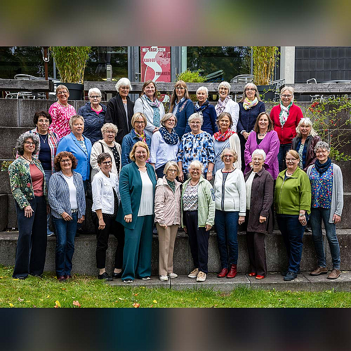 Gruppenfoto bei der letzten Sitzung: Die Delegierten der Landesfrauenkonferenz am 17. September vor dem Haus der Kirche in Kassel  