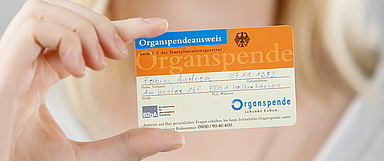 Laut Gesetzesentwurf sollen einem hirntoten Menschen Organe entnommen werden können, wenn er oder seine Hinterbliebenen sich nicht ausdrücklich dagegen ausgesprochen haben. Bislang ist das nur bei ausdrücklicher Einwilligung möglich. (Foto: BZgA/Welsch)