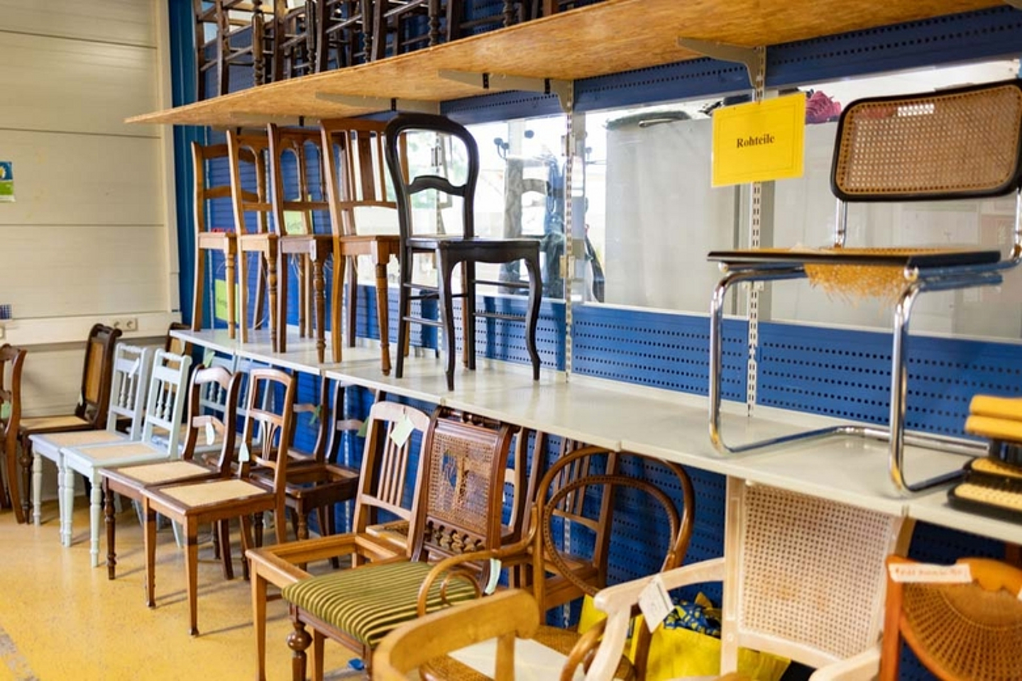 Stuhlflechten in den Caldener Werkstätten