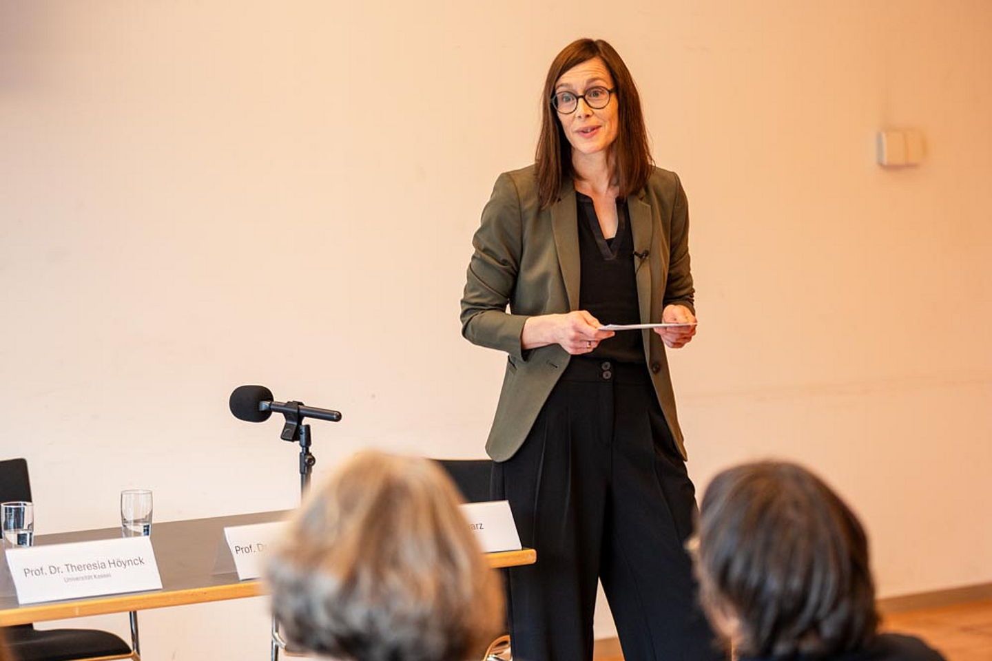 Pressegespräch zur Studie „Sexualisierte Gewalt durch einen hessischen evangelischen Gemeindepfarrer in den 1980er- Jahren“ Pressegespräch zur Studie „Sexualisierte Gewalt durch einen hessischen evangelischen Gemeindepfarrer in den 1980er- Jahren“