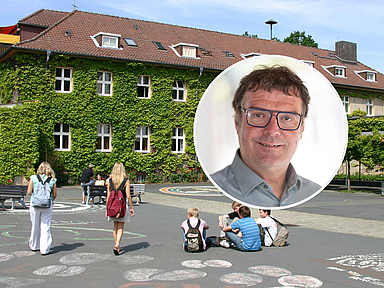 Montage aus einem Porträt von Martin Michel und einer Außenaufnahme der Melanchthon-Schule Steinatal. Im Hintergrund sind das mit Efeu bewachsene Schulgebäude sowie Schülerinnen und Schüler auf dem Schulhof zu sehen.