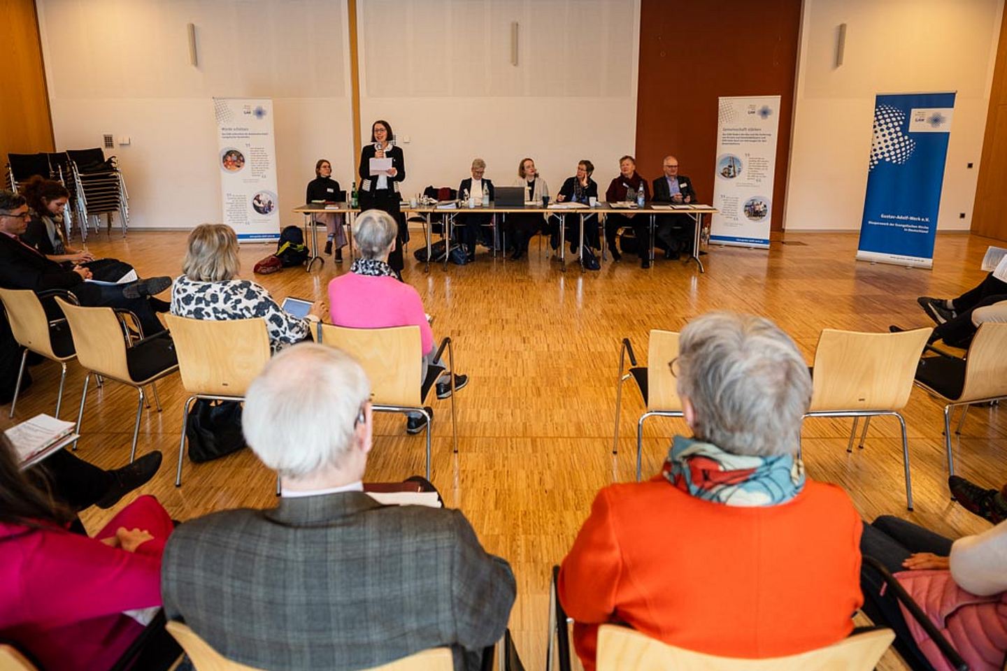 Pfarrerin Kathrin Mantey, Referentin für Entwicklung und Partnerschaft Europa und USA im Zentrum Oekumene, bei ihrem Grußwort