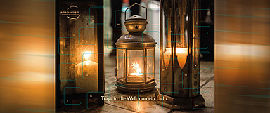 Das Kalendermotiv zeigt das Friedenslicht aus Bethlehem auf seiner Station im Bahnhof Kassel-Wilhelmshöhe. (Foto: medio.tv/Schauderna)