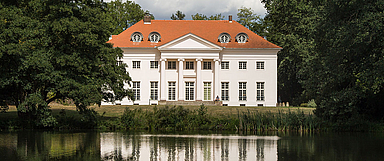 Das Schlösschen Schönburg mitten im Park. (Foto:medio.tv/Schauderna)