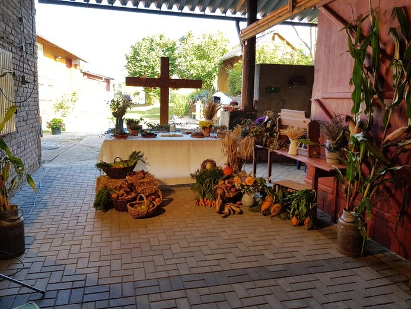 Erntedankfest auf dem Bauernhof: Die Evangelische Kirchengemeinde Wetter feierte in und vor der Scheune des Bauernhof im Brockhäuser Weg ihr Erntedankfest. (Foto: Jan Terlinden) 