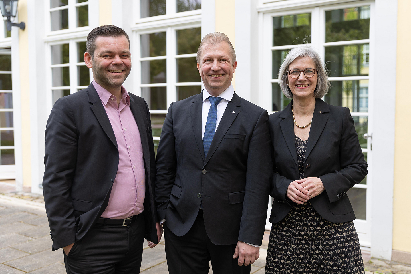 Der Synodalvorstand (v.l.): Pfarrer Kristof Weisheit (2. Beisitzer), Präses Dr. Michael Schneider, Kirchenrätin Dr. Isabel Schneider-Wölfinger (1. Beisitzerin)