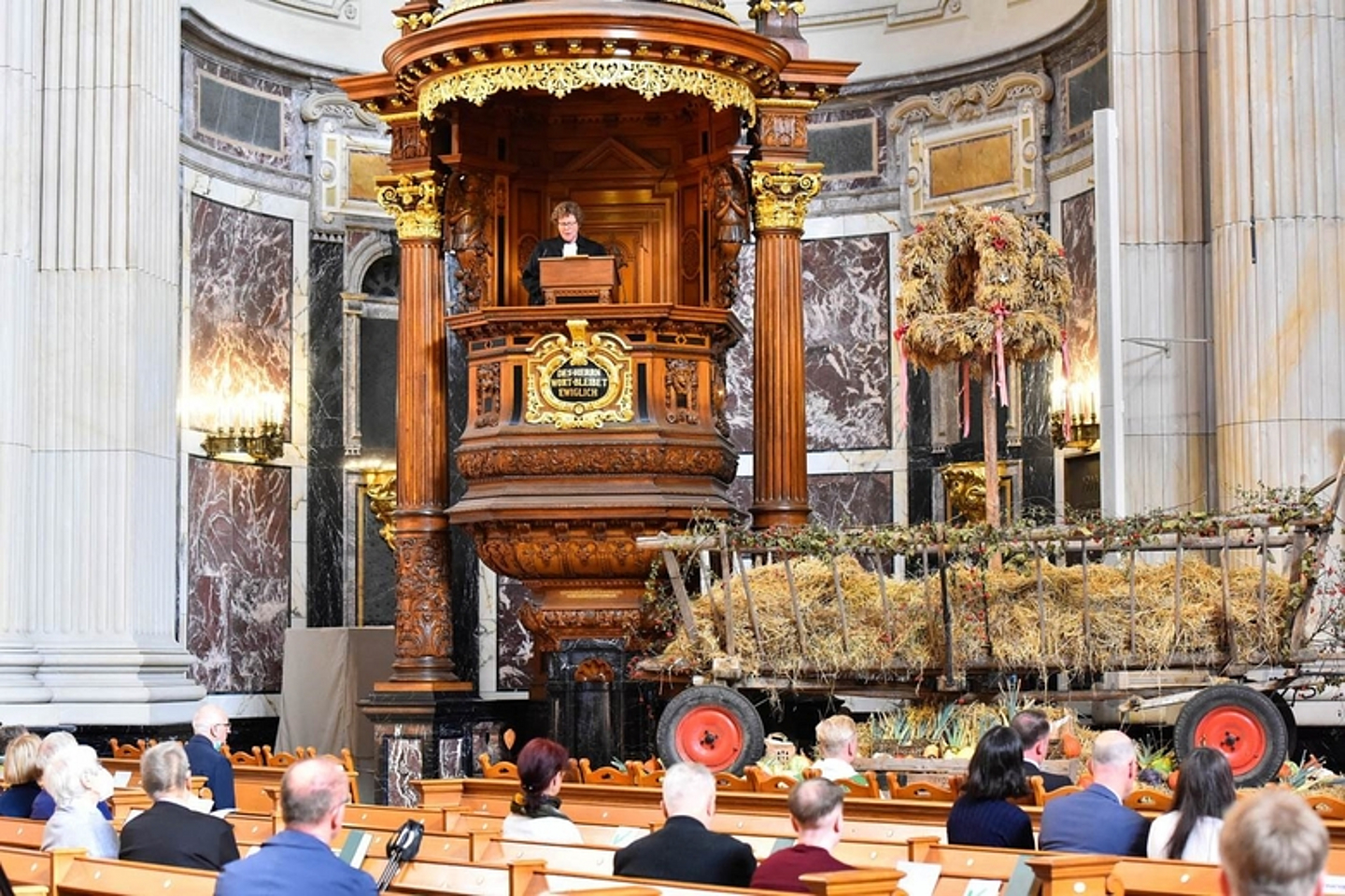 Bischöfin Dr. Beate Hofmann bei der Predigt im Dom (Foto: Sascha Sebastian Haenel)