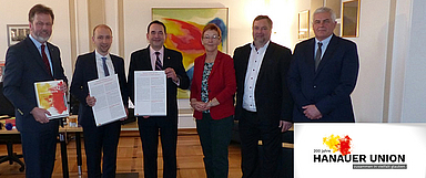 v.l.n.r.: Dekan Dr. Martin Lückhoff, Mitglied des Hessischen Landtags Max Schad, Kultusminister Prof. Dr. Alexander Lorz, Vorsitzende der Kreissynode Hanau Gudrun Levin, Pfarrer Dr. Steffen Merle und Ministerialdirigent Jörg Meyer-Scholten. (Foto: medio.tv/Heller)
 