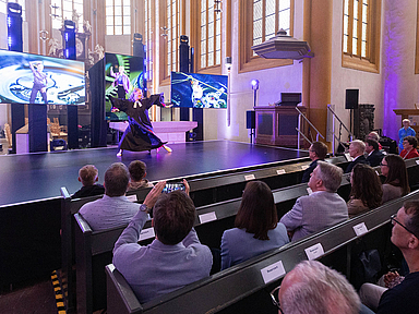 Erlebnis:Kirche auf dem Hessentag in Fritzlar 2024. Unser Foto zeigt die niederländische Tänzerin Merel Kappenburg.