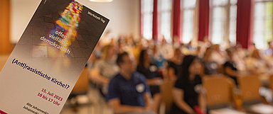 Der Werkstatt-Tag (Anti)rassistische Kirche!? am 15. Juli 2023 in der Hanauer Alten Johanneskirche wurde veranstaltet von der Evangelischen Kirche von Kurhessen-Waldeck, der Evangelischen Kirche in Hessen und Nassau und dem Zentrum Oekumene Frankfurt/Main (Foto: medio.tv/Schauderna)