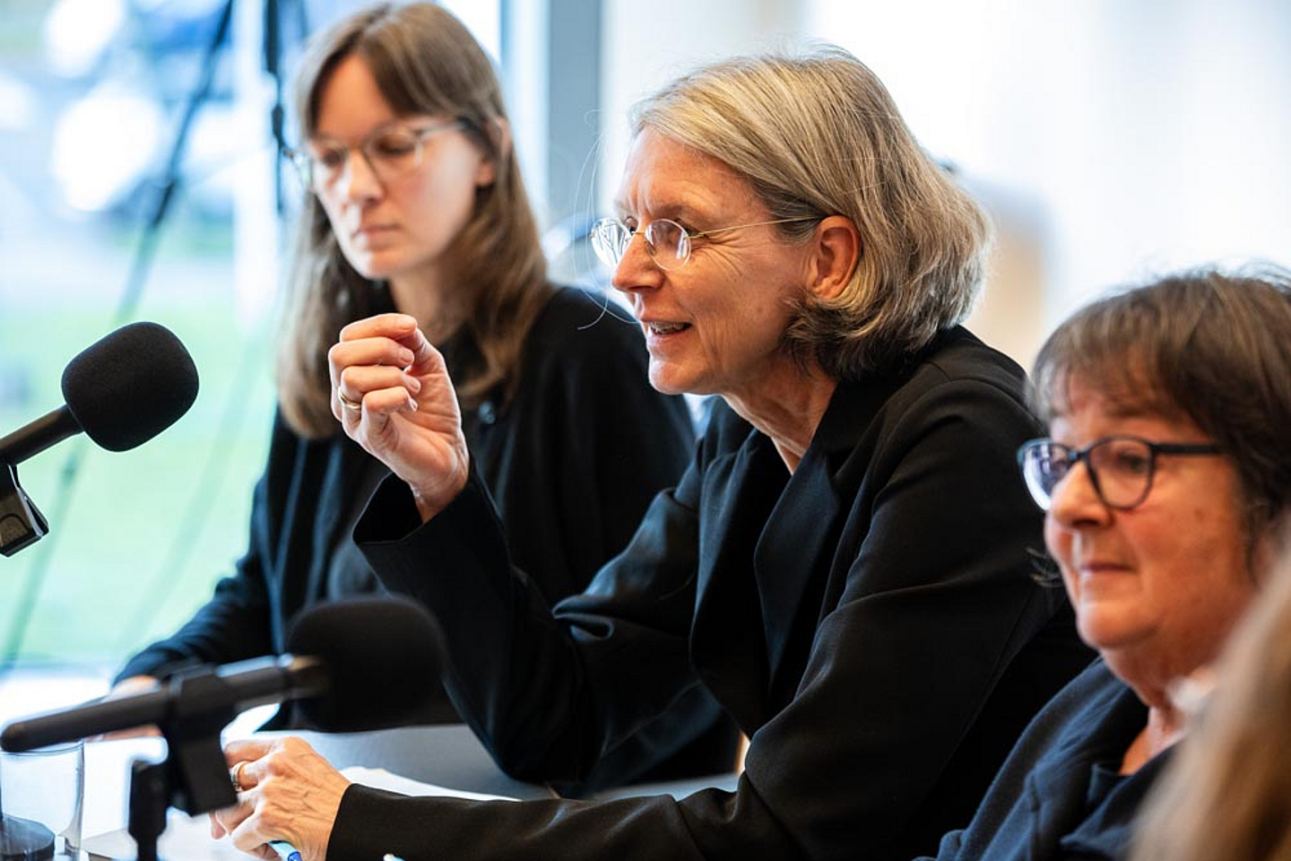 Pressegespräch zur Studie „Sexualisierte Gewalt durch einen hessischen evangelischen Gemeindepfarrer in den 1980er- Jahren“ Pressegespräch zur Studie „Sexualisierte Gewalt durch einen hessischen evangelischen Gemeindepfarrer in den 1980er- Jahren“