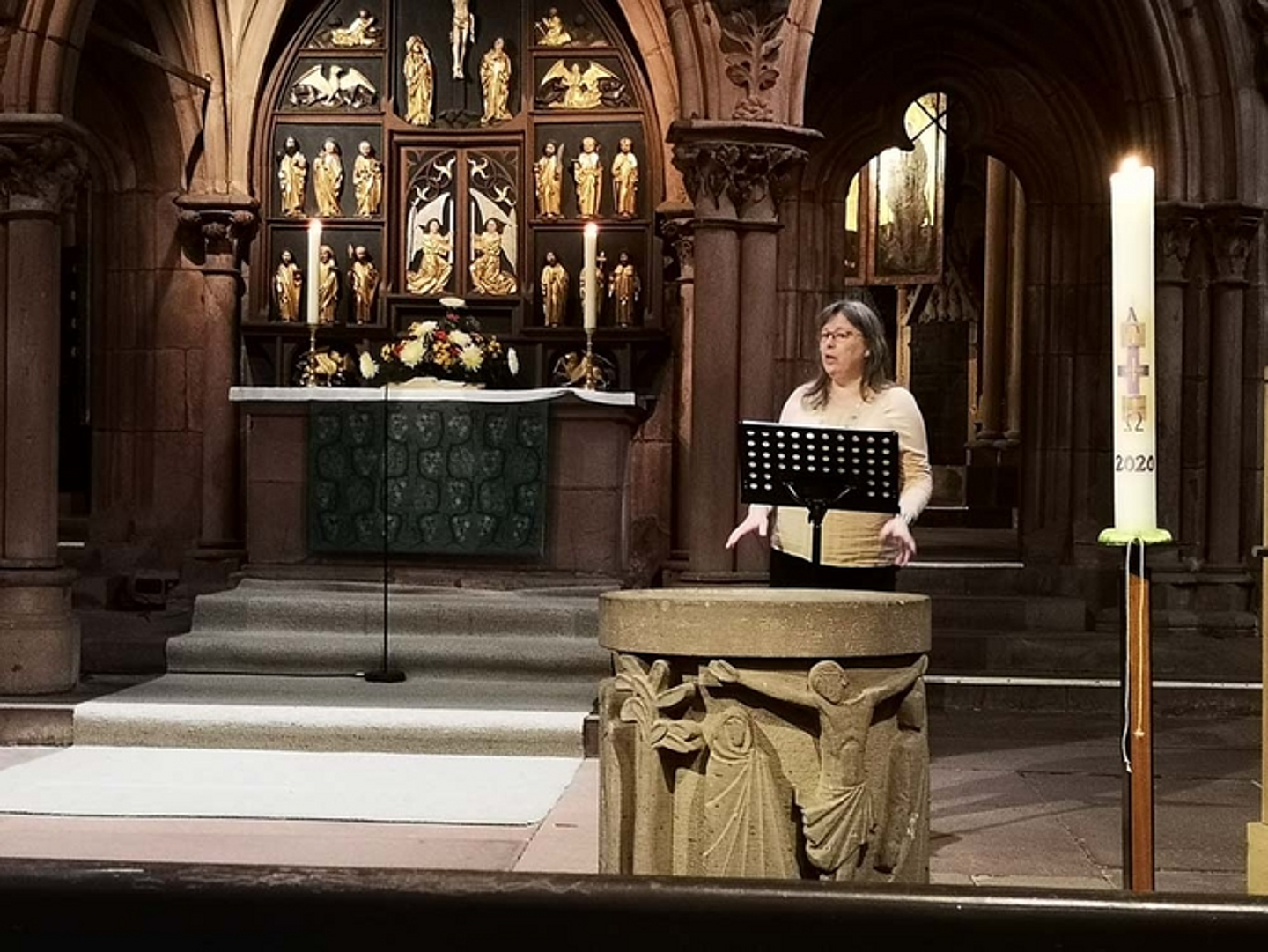 Im Gottesdienst trug die Musikerin Beate Moritz-Mayer das Lied «Amazing Grace» vor, das im 18 Jhdt. einen entscheidenden Schritt aus der Sklaverei der schwarzen Bevölkerung Amerikas markierte. (Foto: medio.tv/Schomburg)
