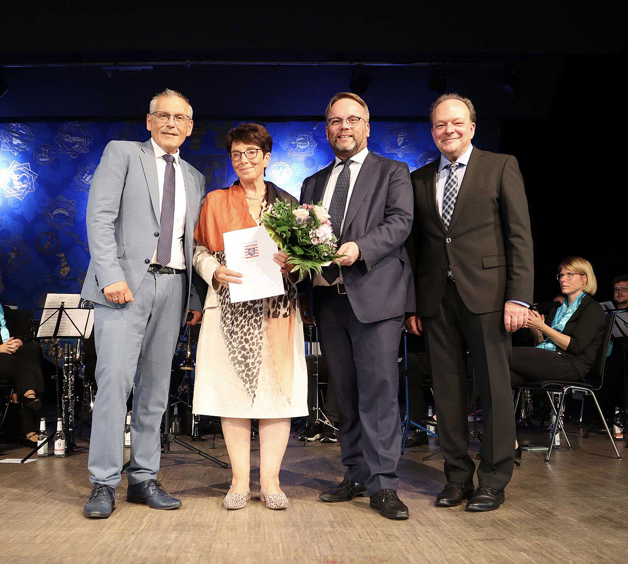 v.l.n.r.: Andreas Siebert, Landrat des Landkreises Kassel, Dekanin i.R Carmen Jelinek, Staatsminister Timon Gremmels, Bürgermeister Arnim Roß (Kaufungen)