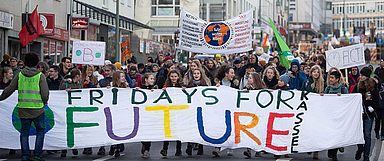 Auch in Kassel demonstrierten Tausende für ein Umdenken in der Klimapolitik. Aufggerufen hatte die Schülerbewegung Fridays for Future. (Foto: medio.tv/Schauderna)