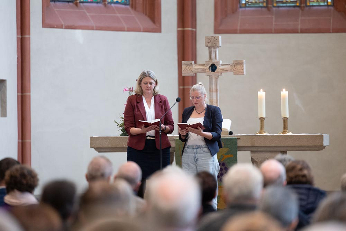 (v.l.): Pfarrerin Beate Rilke, Mitglied im Synodalvorstand der EKKW und Pfarrerin Sonja Löytynoja, Mitglied im Kirchensynodalvorstand der EKHN (v.l.): Pfarrerin Beate Rilke, Mitglied im Synodalvorstand der EKKW und Pfarrerin Sonja Löytynoja, Mitglied im Kirchensynodalvorstand der EKHN