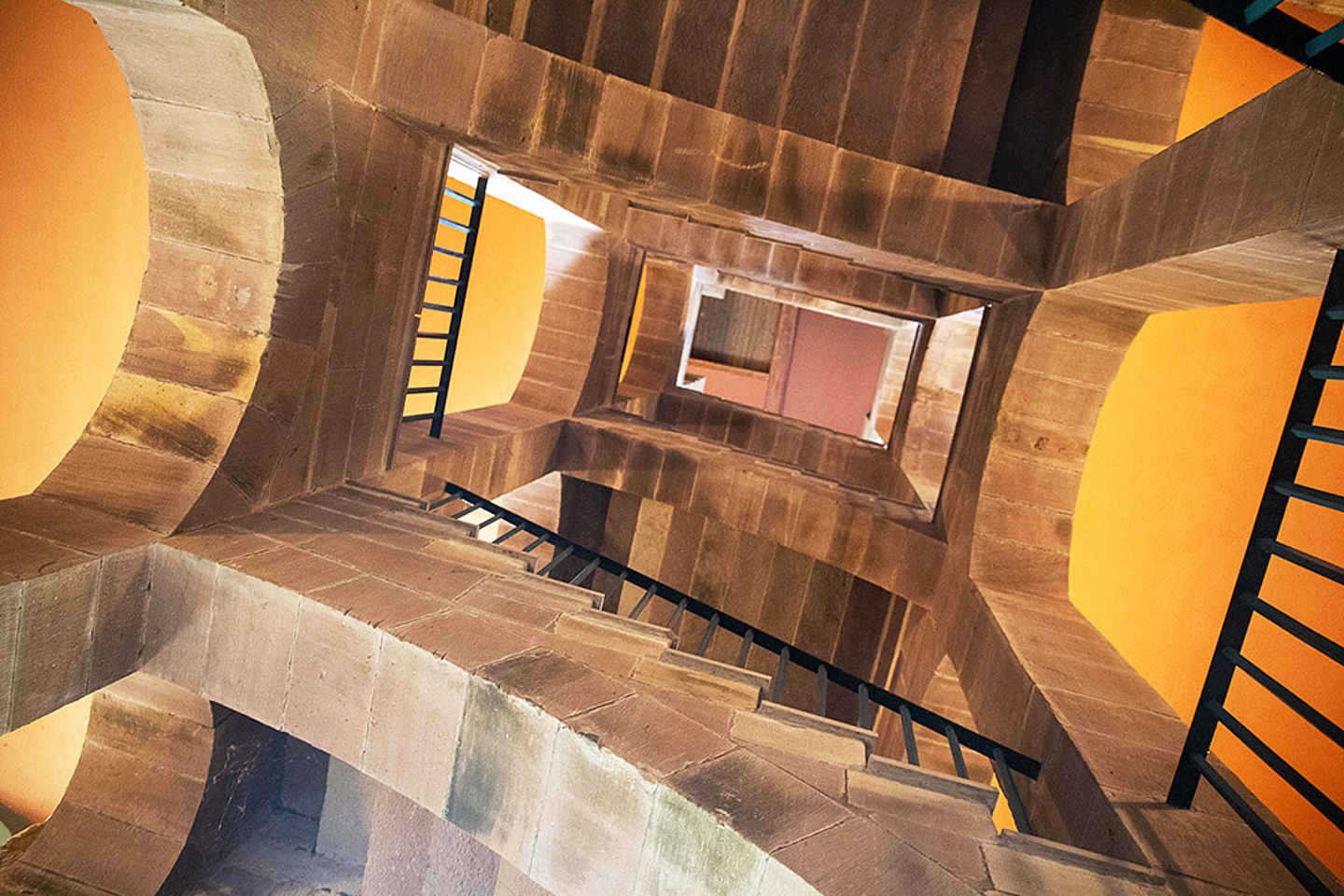 Blick in das Treppenhaus eines Gebäudes