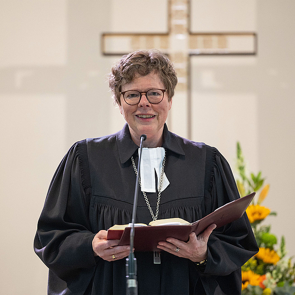 Bischöfin Dr. Beate Hofmann im Eröffnungsgottesdienst in der Brunnenkirche in Hofgeismar