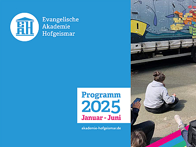 Unser Foto zeigt Ausschnitte aus dem Titelblatt des neuen Halbjahresprogramms der Akademie