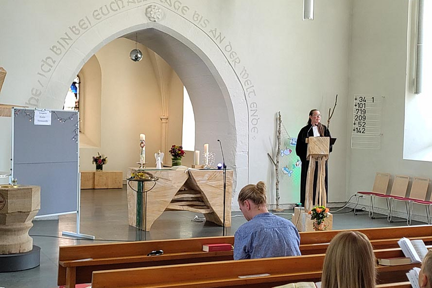 Impressionen vom Hit-From-Heaven Gottesdienst mit Pfarrerin Tabea Schmitt in Bad Emstal-Sand