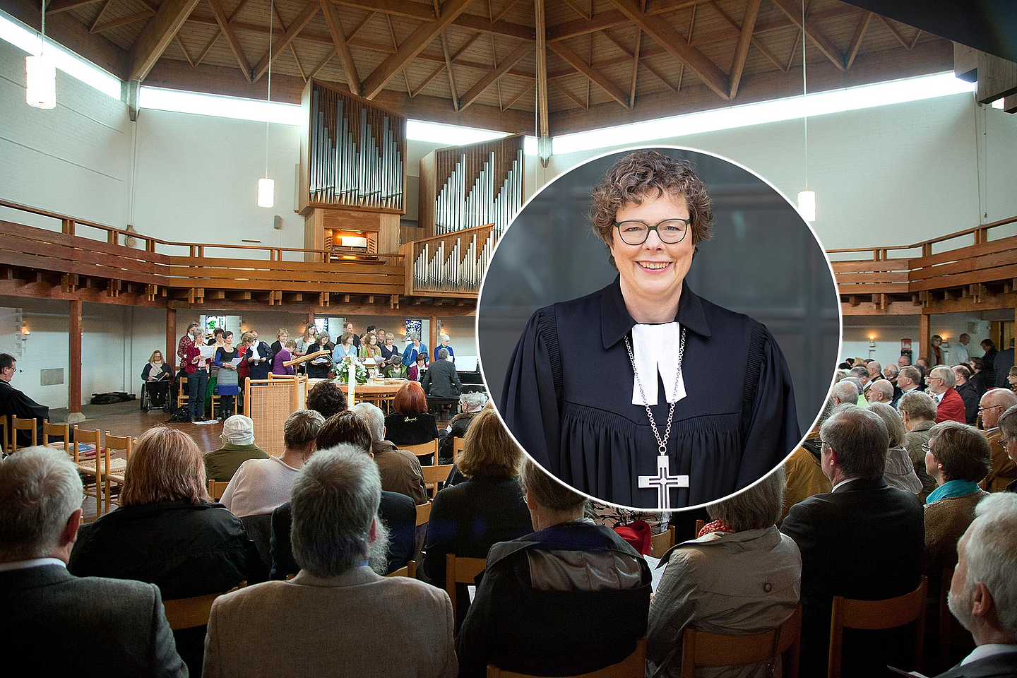 Blick in die Paul-Gerhard-Kirche in Kassel, aus der am 1. Weihnachtsfeiertag der Gottesdienst mit Bischöfin Beate Hofmann übertragen wird.