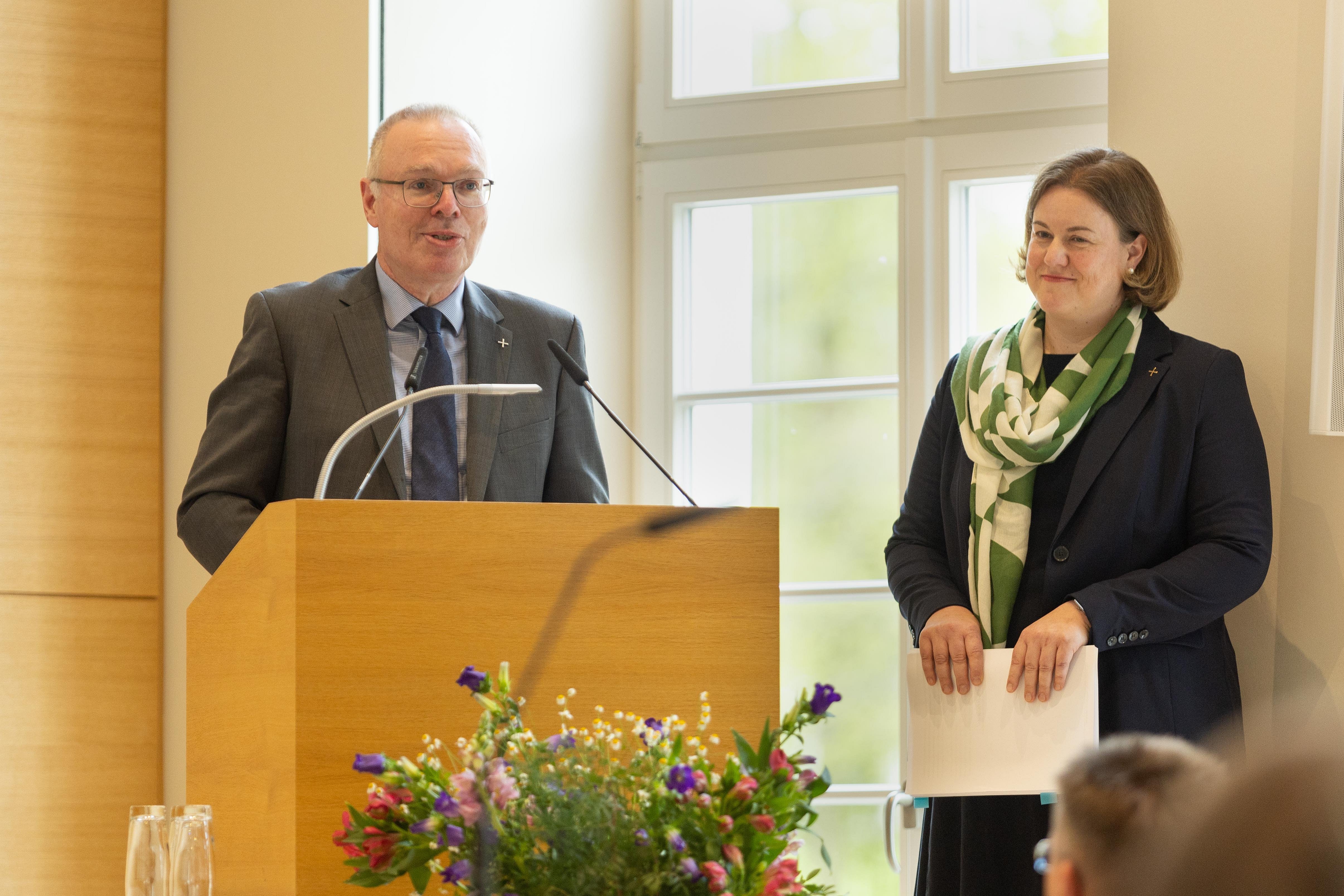 Den Personalbericht hielten Prälat Burkhard zur Nieden (l.) und Vizepräsidentin Dr. Katharina Apel gemeinsam vor der Synode.