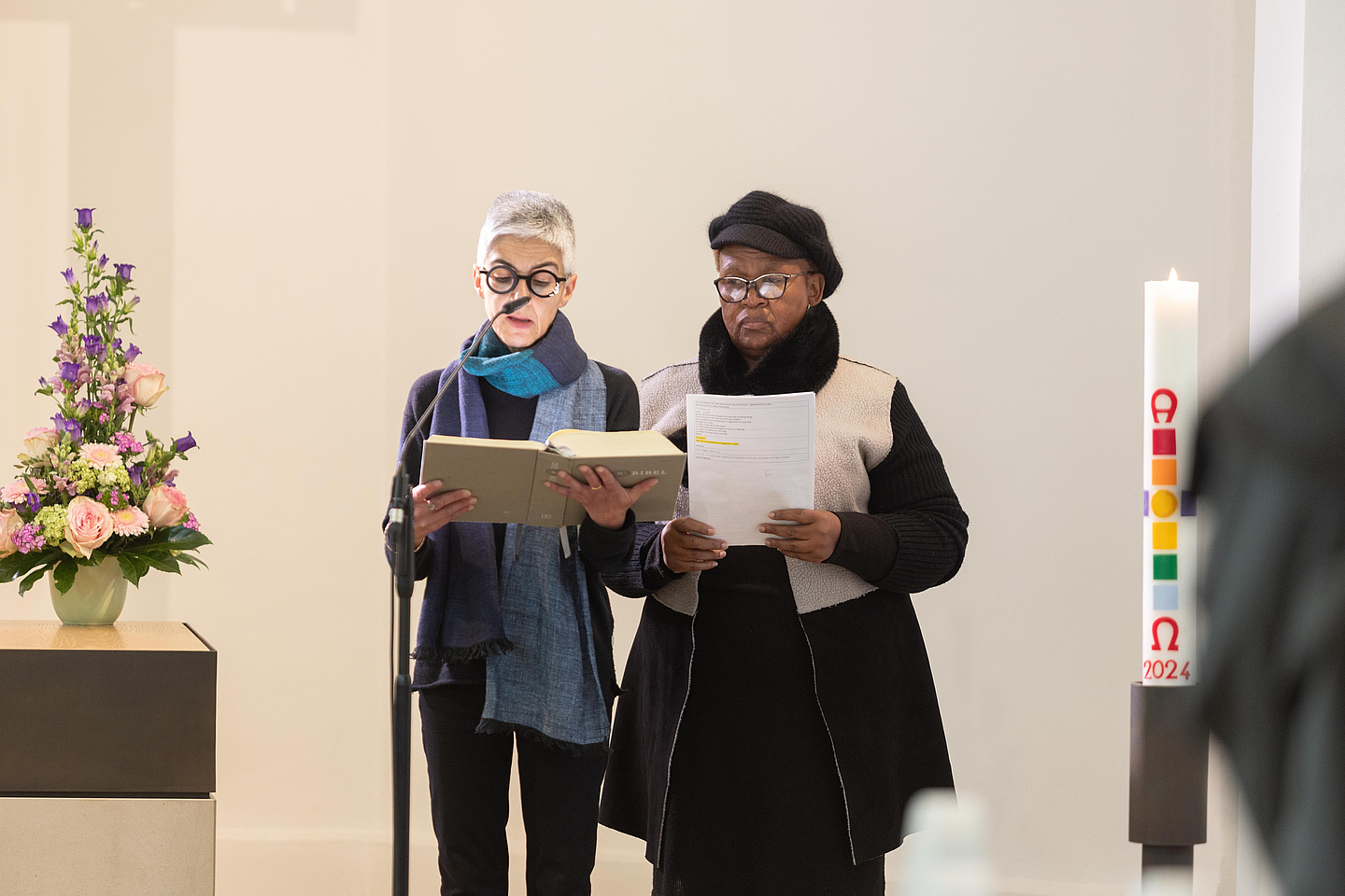 Die Synodale Silvia Scheffer und Lydia „Tiny” Magano (Südafrika)