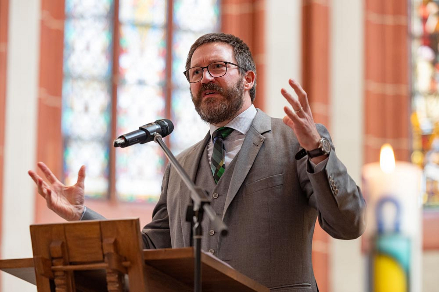 Dr. Mario Fischer, Wien, Generalsekretär der GEKE hielt den Impulsvortrag zur Homberger Synode Dr. Mario Fischer, Wien, Generalsekretär der GEKE hielt den Impulsvortrag zur Homberger Synode