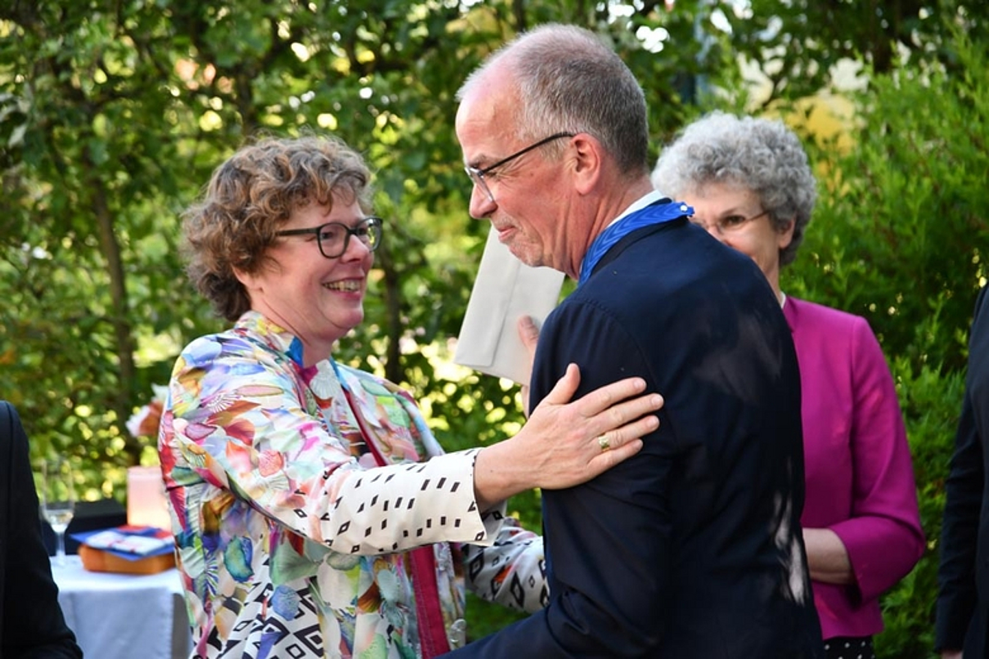 Amtswechsel am 30. Mai 2023 in Wiesbaden: Martin Mencke als neuer Beauftragter bei der Hessischen Landesregierung eingeführt, Oberkirchenrat Jörn Dulige verabschiedet. (Foto: EKHN)