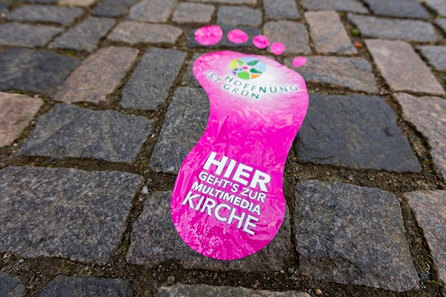 «Die Hoffnung ist grün»: Mit einer multimedialen Inszenierung, Programm und einem ökumenischen Gottesdienst präsentierte sich die EKKW beim Thüringentag in Schmalkalden. (Foto: medio.tv/Schauderna)