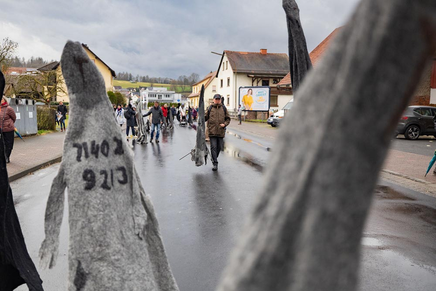 Gedenkperformance Todesmarsch der Häftlinge des KZ Katzbach