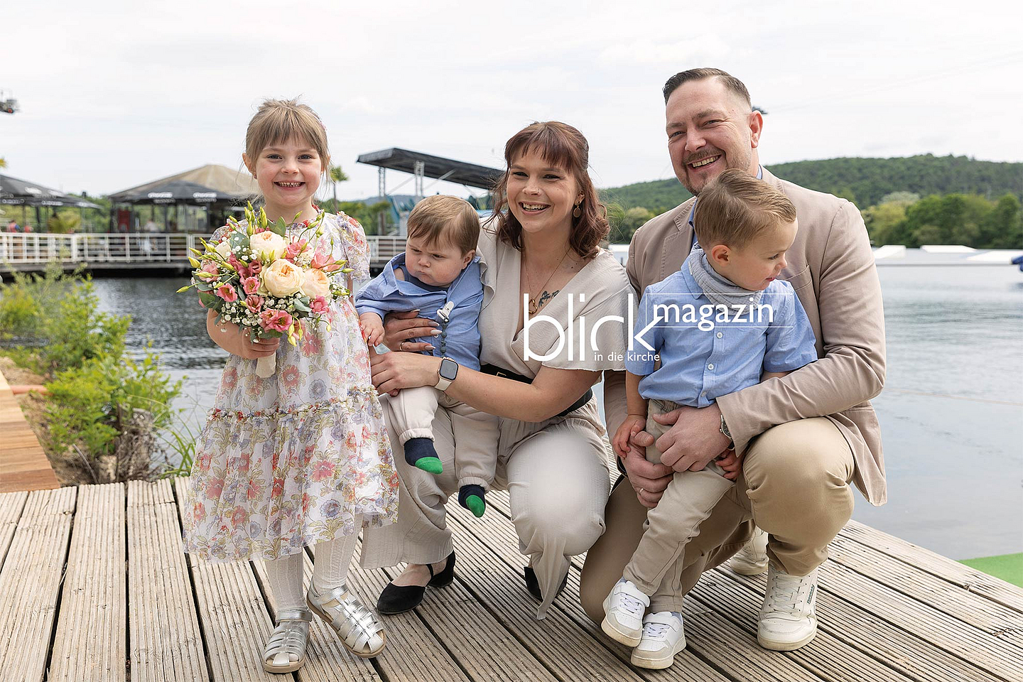 Gaben sich bei der Aktion «Einfach heiraten» am 24. Mai 2025 das Ja-Wort und ließen dabei gleich noch ihren Sohn Jonathan taufen: Sarah und Dennis Burk sowie Emilia und Mattheo