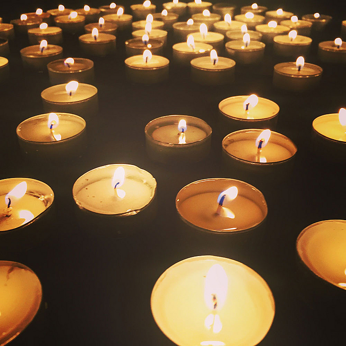 Kerzenmeer in der Evangelischen Kirche Niederdorfelden. (Foto: privat)