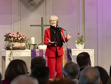 Abschied in der Evangelischen Kirche Kirchditmold: In einem Gottesdienst am Sonntagnachmittag (15.3.) nahm Pröpstin Kathrin Wienold-Hocke Abschied aus dem aktiven Dienst