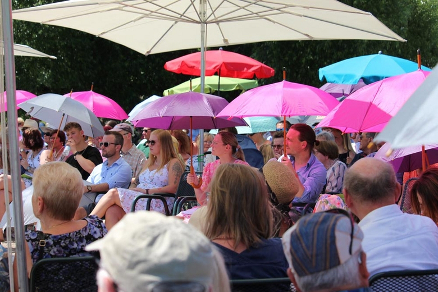 Tauffest bei der Kirche auf der Landesgartenschau in Fulda. (Foto: Claudia Pfannemüller)