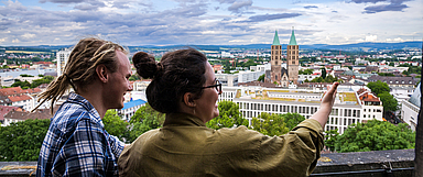 32 Kirchen und Kapellen öffnen wieder ihre Türen. Vielerorts kann man auf die Kirchtürme steigen und außergewöhnliche Blicke über die Stadt genießen.