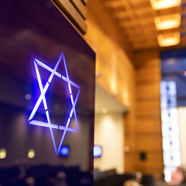 Unser Foto zeigt einen Davidstern in der Synagoge in Kassel.