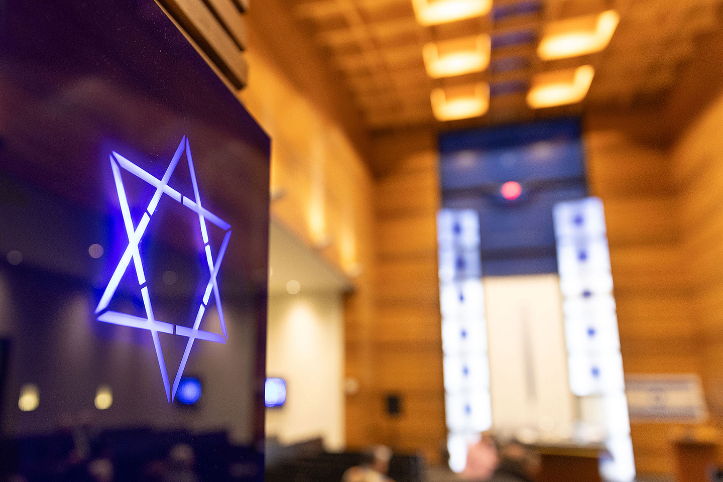 Unser Foto zeigt einen Davidstern in der heutigen Synagoge in Kassel