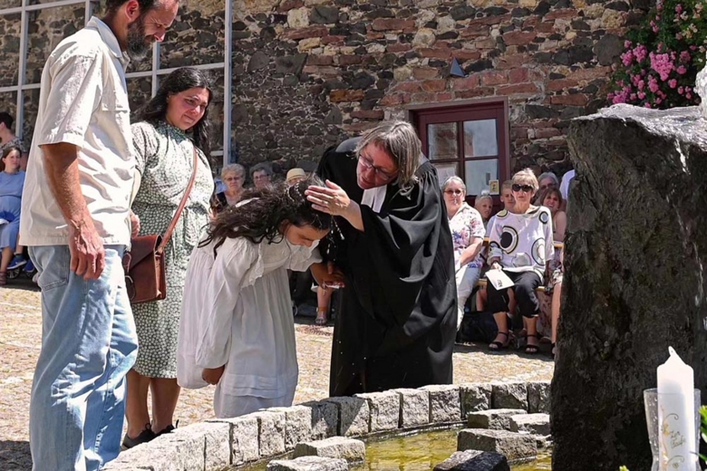 Tauffest des Kirchenkreises Hanau am Partnerschaftsbrunnen in Wachenbuchen. (Foto: foto_goebel.de)