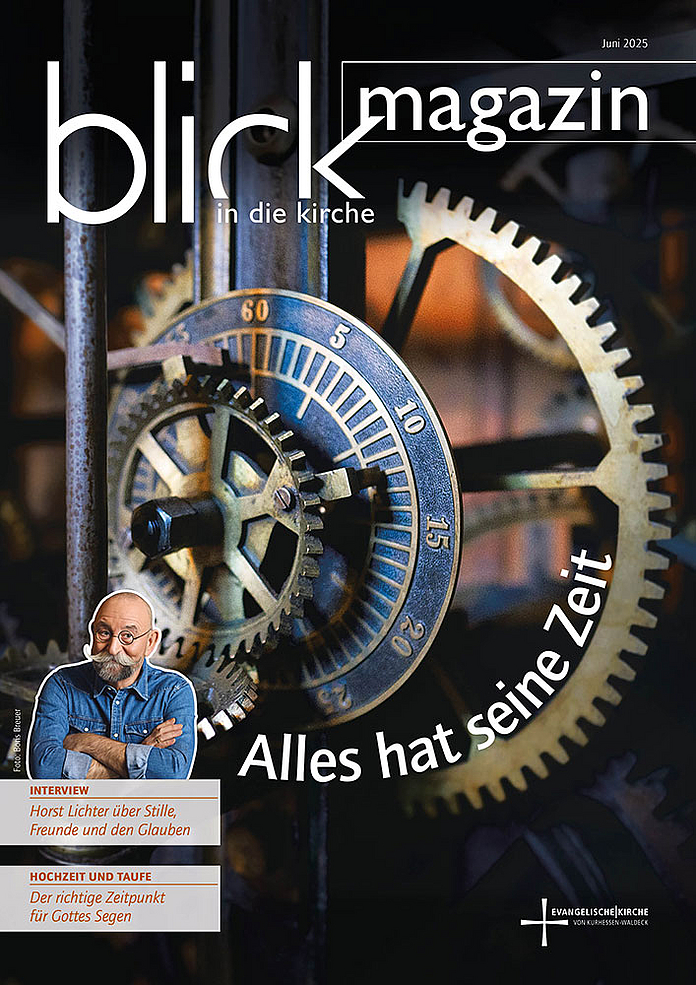 Das Titelblatt "Alles hat seine Zeit" der Magazin-Ausgabe zeigt ein Uhrwerk Das Titelblatt "Alles hat seine Zeit" der Magazin-Ausgabe zeigt ein Uhrwerk