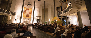 Mit einer Gedenkveranstaltung und der Installation einer Gedenkplakette wurde in der Kreuzkirche der Mitbegründer der Bekennenden Kirche in Kassel, Pfarrer Paul Lieberknecht, gewürdigt. (Foto: medio.tv/Schauderna)