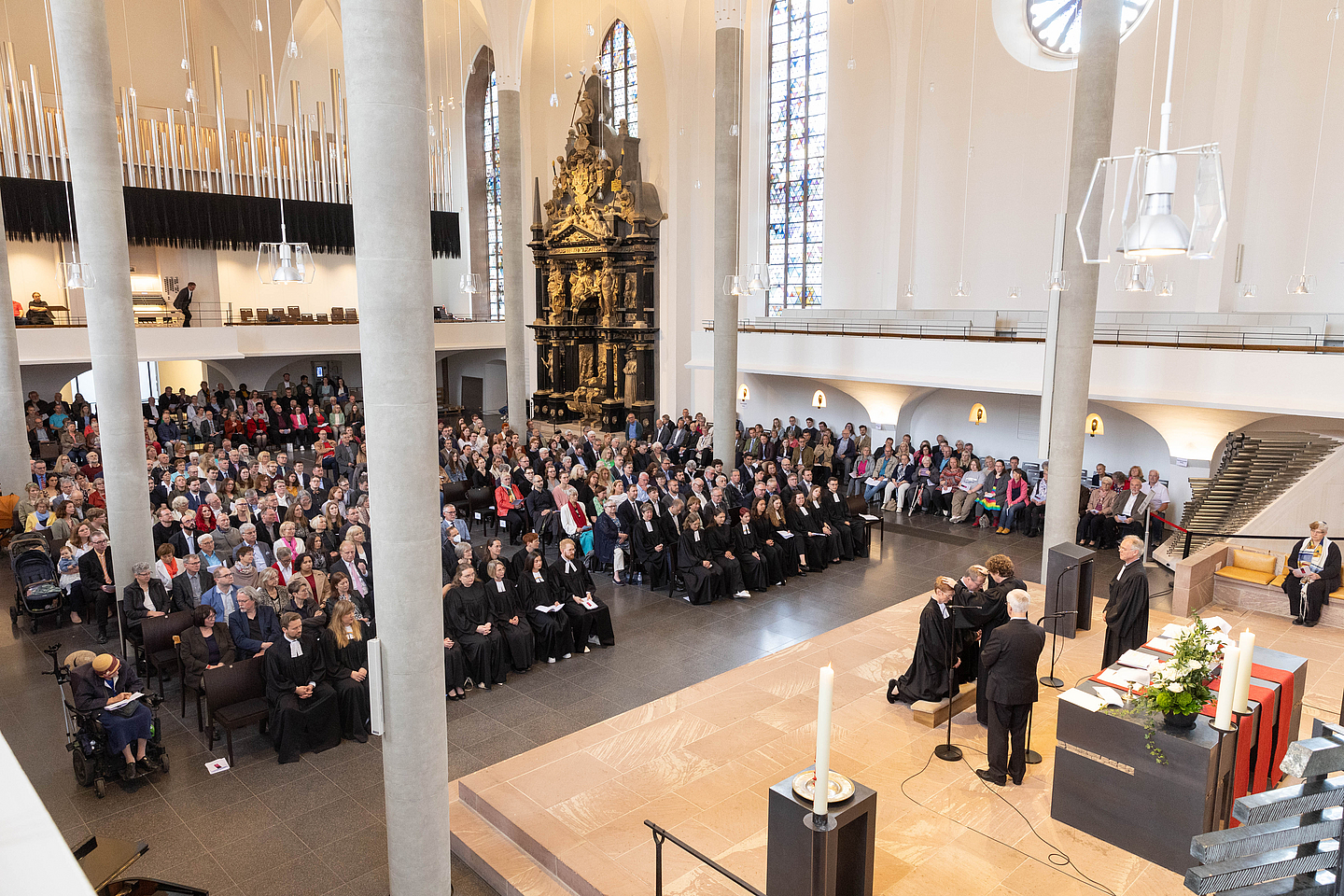 Einsegnung der Ordinant*innen zu Pfarrerinnen und Pfarrern der EKKW