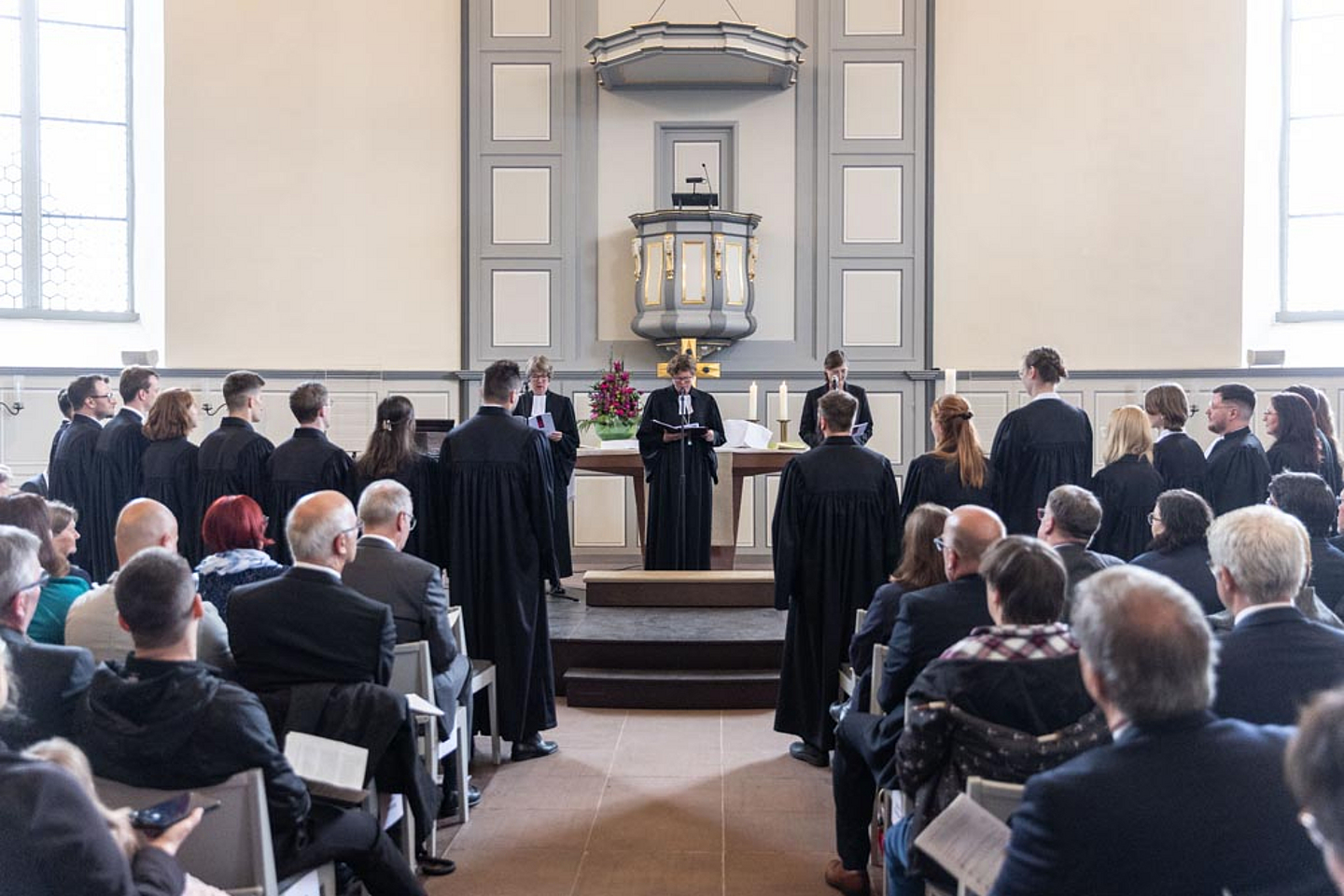 Anrede an die Ordinand*innen durch Studienleiterin Pfarrerin Maike Westhelle