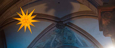 Stern in der Marienkirche in Gelnhausen (Foto: medio.tv/Schauderna)