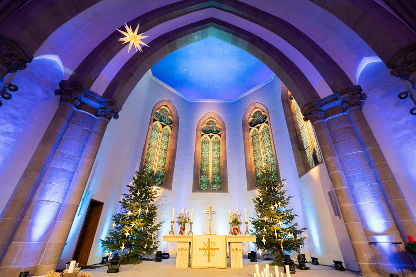 Die festliche geschmückte Christuskirche in Fulda