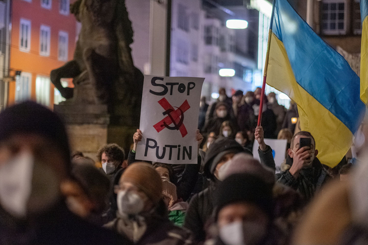 Frieden in der Ukraine - Friedensgebet Karlskirche und Kundgebung Rathaus Kassel