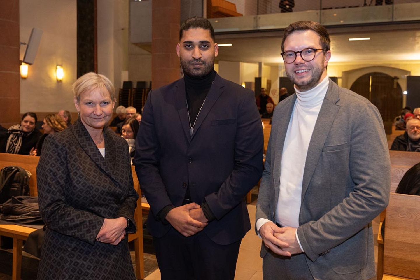 v.l.: Bischöfin Kirsten Fehrs, Ratsvorsitzende der EKD, Said Etris Hashemi, Bürgermeister Dr. Maximilian Bieri (Stadt Hanau).
