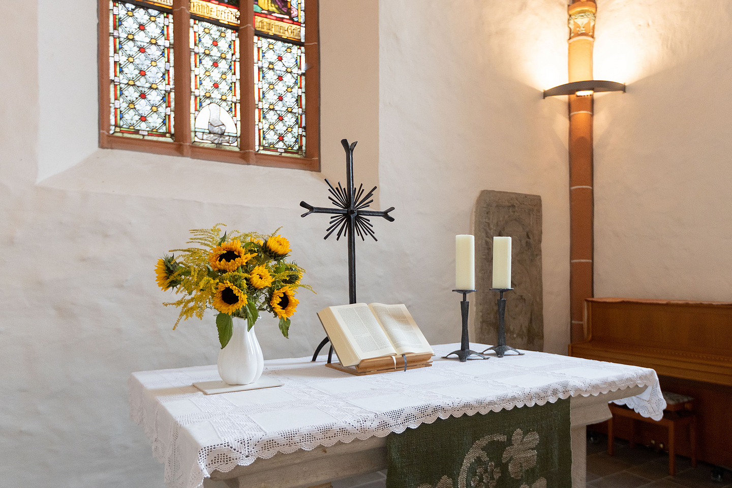 Altar der Klosterkirche Nordshausen in Kassel.