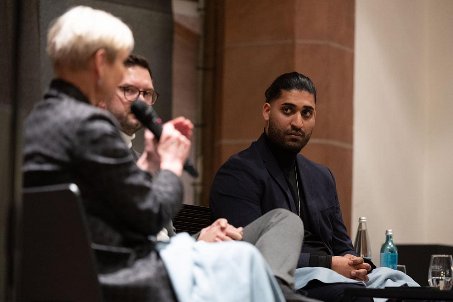 Bischöfin Kirsten Fehrs (Ratsvorsitzende der EKD), Bürgermeister Dr. Maximilian Bieri (Stadt Hanau), Said Etris Hashemi